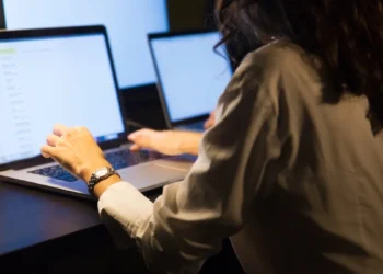 5 profissões do futuro que exigem falar inglês para crescer na carreira