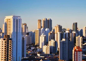 Preços de imóveis residenciais avançam acima da inflação, diz FipeZAP