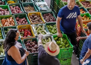 Empresas brasileiras afetadas pelo tarifaço americano terão R$ 1,2 bilhão do BNDES