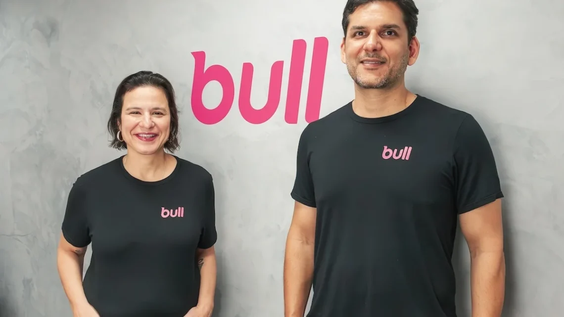 Juliana Freitas, cofundadora e CEO da Bull e José Pires Neto, cofundador e COO da Bull.