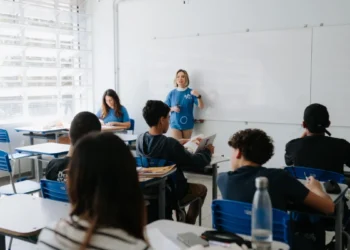 Parceria inédita leva estudantes de escolas públicas para intercâmbio na Inglaterra