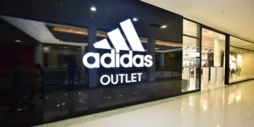 Adidas prevê um impacto de US$ 140 milhões no lucro operacional devido às tarifas