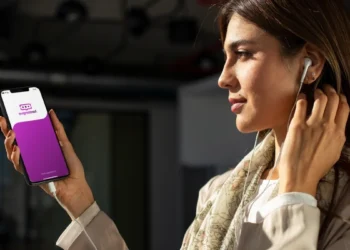 Startup de tradução simultânea revoluciona palestras silenciosas no Brasil 