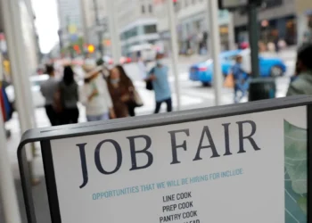 Setor privado dos EUA cria 42 mil empregos em outubro