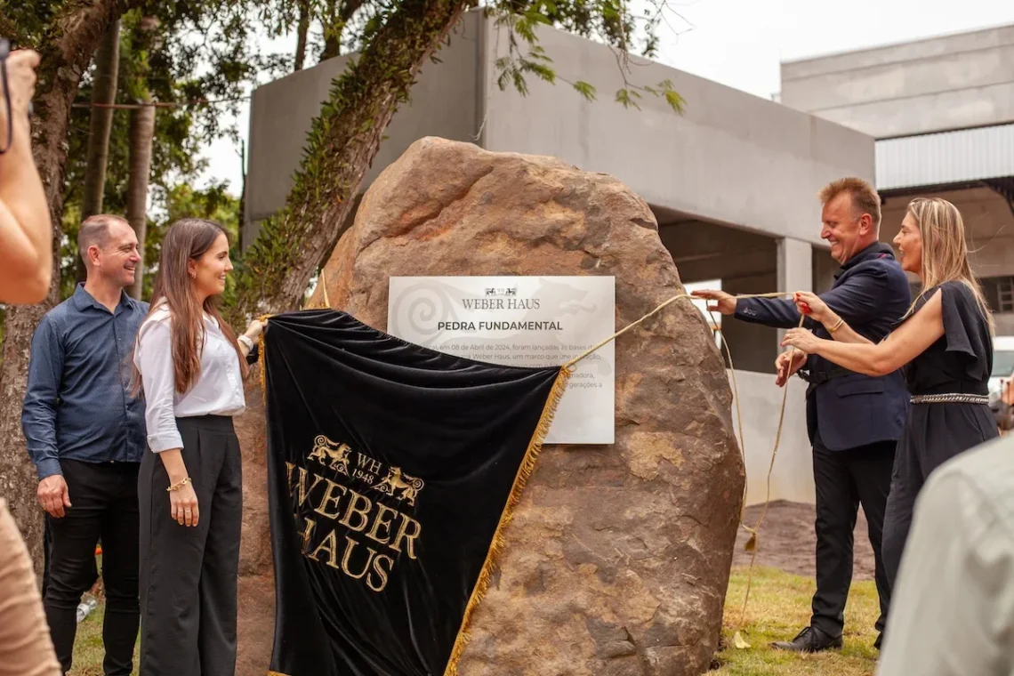 Pedra fundamental da nova fábrica da Weber Haus
Foto: Divulgação