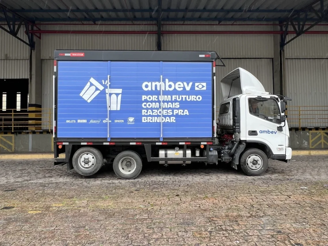 Aumark S 1217 6x2 vendido para as operações logísticas da Ambev
