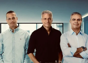 CEOs lançam estúdio estratégico que aposta em modelo for equity para impulsionar startups