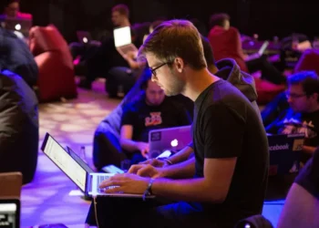 Escassez global de talentos acelera a ascensão do Brasil no mapa tech