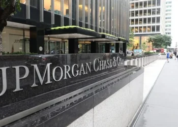 JPMorgan registra queda de lucro no 4º trimestre após ajustes ligados ao cartão da Apple