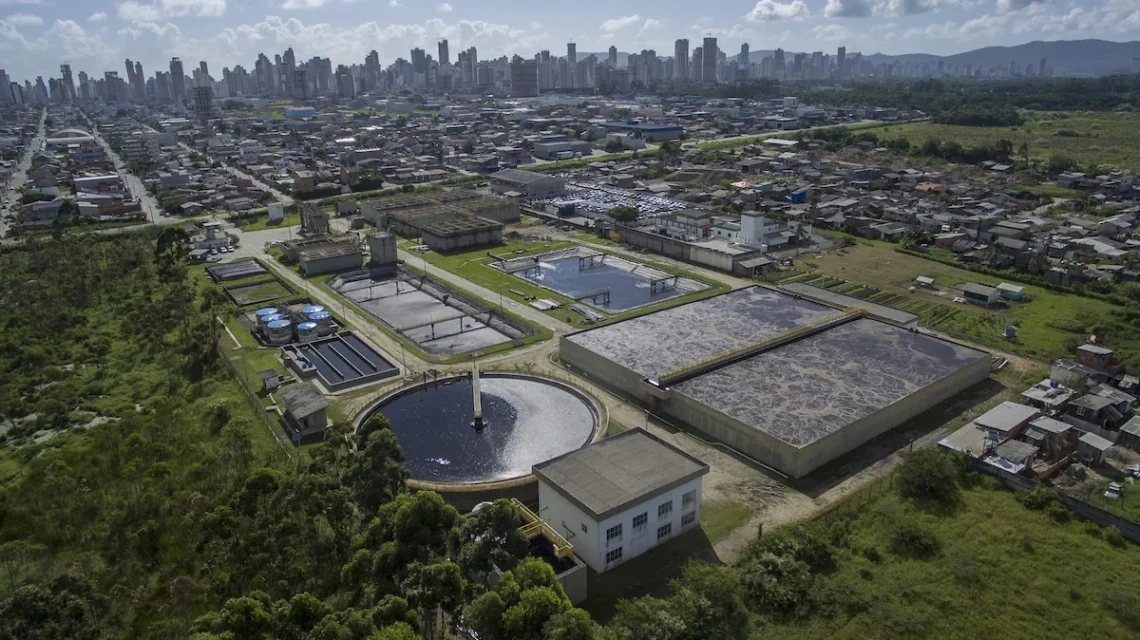 Imagens áreas da Estação de Tratamento de Esgoto (ETE) Morretes em Itapema (SC)