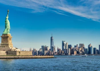 Turismo nos EUA vai na contramão global e registra queda em 2025