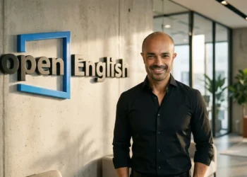 Open English lança metodologia exclusiva que combina IA com professores nativos