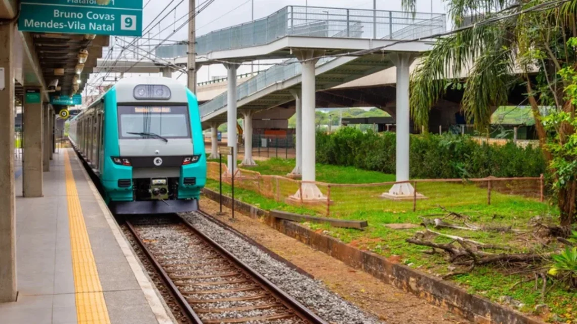 Além das concessões rodoviárias, a Motiva opera trens metropolitanos como a Linha 9-Esmeralda na capital paulista (ViaMobilidade /Divulgação)