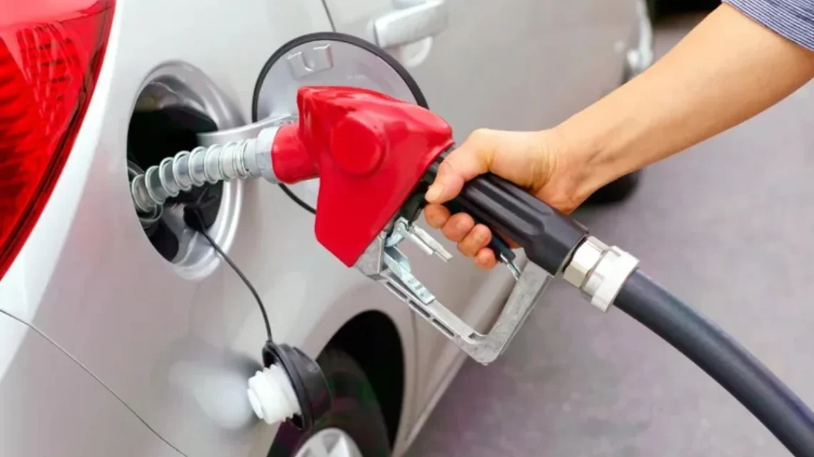 Posto de gasolina: Atualmente, o percentual de biodiesel misturado ao diesel está em 15% (B15). (Peter Dazeley/Getty Images)
