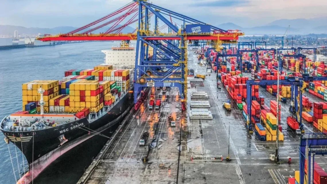 Porto de Santos (SP): No país, modal rodoviário responde por entre 60% e 75% de toda a movimentação de cargas. (Germano Lüders/Exame)