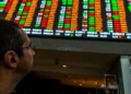 Ibovespa e dólar ficam estáveis com Copom, Fed e risco de greve