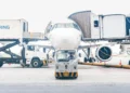 Real Aviation reduz mais de 720 toneladas de CO2 por ano com frota elétrica em Confins