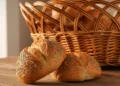 Dia do Pão Francês: pesquisa revela que o padrão de qualidade do produto atinge 44% no Brasil.
