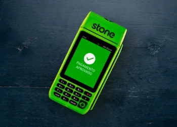 Stone promove layoff para reduzir custos e acelerar uso de IA