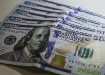 Dólar cai a R$ 5,20 com melhora externa