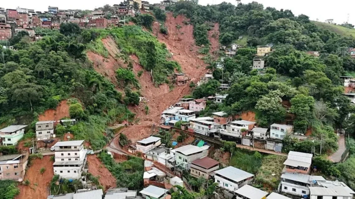 Juiz de Fora registrou o maior volume de precipitação em 40 anos, com alagamentos generalizados, deslizamentos de encostas e bairros inteiros isolados (Getty Images)
