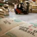 StoneX projeta superávit global de 10 milhões de sacas de café em 2026
