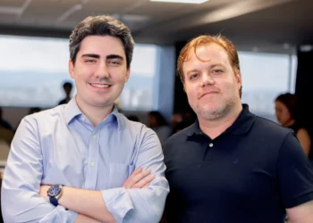 Backlgrs projeta crescer 50% em 2026 e amplia atuação multicloud com ecossistema Salesforce