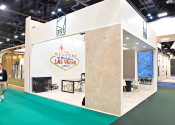 Unique Stone fecha R$ 7.2 milhões em contratos durante a Coverings 2026