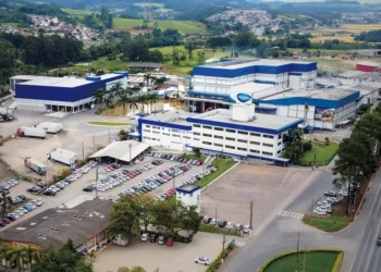Pamplona Alimentos moderniza 100% da frota de transporte suíno e eleva padrão de bem-estar animal