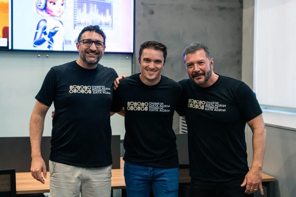 Marcos Stati, COO e sócio; Rodrigo Pozzobon, diretor da Fazenda Jaçanã onde a plataforma foi validada; e Rogério Rino, CEO e sócio.
Carlos Uka