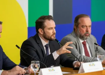 Governo aumenta imposto do cigarro para bancar combustíveis