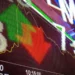 Ibovespa recua e dólar fica estável com tensão externa