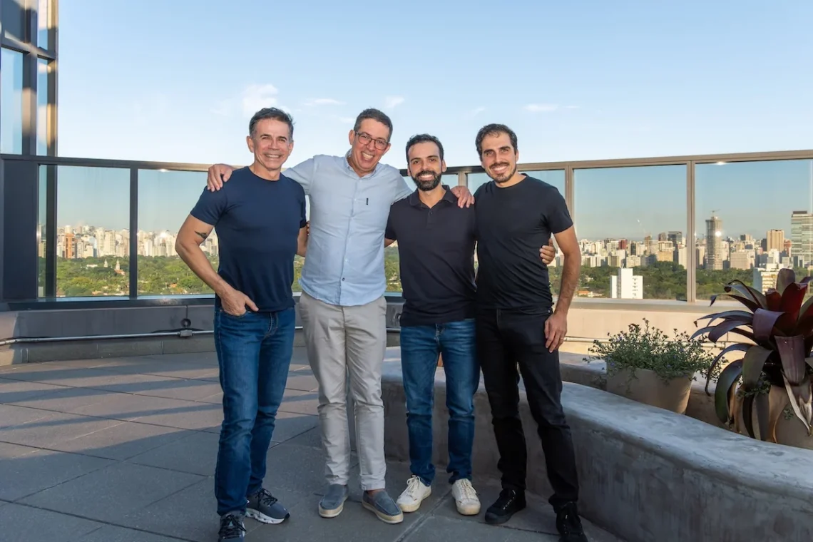 Felipe Calixto (CEO Sankhya), Claudio Dias (CEO e co-founder Magis5), Vitor Lima (CTO e co-founder Magis5) e André Britto (CFO Sankhya)
Hunaldo Almeida