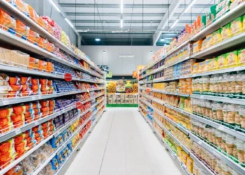 Supermercados usam IA para vender produtos perto do vencimento
