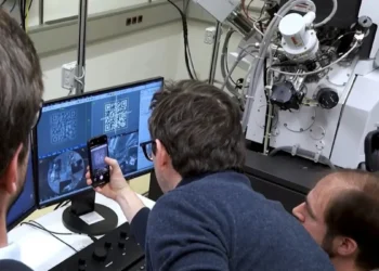 QR Code microscópico entra no Guinness e promete durar séculos