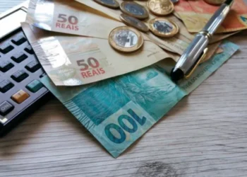 Quase metade dos brasileiros buscou renda alternativa nos últimos meses, aponta Datafolha