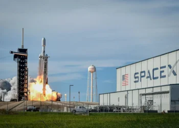 SpaceX fecha contrato de US$ 2,29 bilhões para rede militar de satélites dos EUA