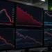 Ibovespa perde força após recorde e só 8 ações escapam de queda
