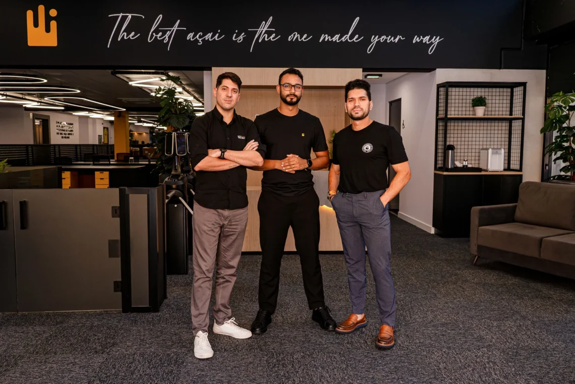 Mateus Bragatto, Mateus Queiroz e Sérgio Kendy, sócios da The Best Açaí