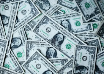 Dólar vira principal ameaça ao mercado brasileiro, alerta BofA