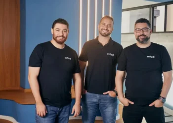 Onfly fecha parceria com a Expedia e expande inventário global de hospedagem corporativa
