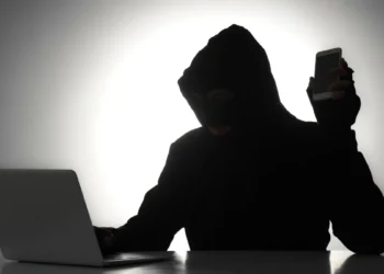 Golpes financeiros com IA avançam e se tornam mais sofisticados no Brasil