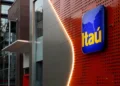 Itaú Unibanco: crédito cai com famílias endividadas em 2026