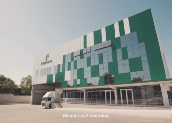 Empresa capixaba mira R$ 700 milhões com potes mais leves e baldes reciclados