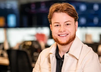 Aos 25 anos, CEO transforma projeto interno em startup que mira R$ 90 milhões no varejo