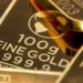Ouro fecha em queda e prata despenca com expectativa de juros mais altos nos EUA