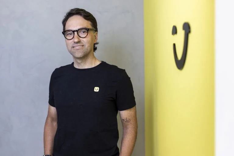 Fintech brasileira levanta US$ 30 milhões para transformar o WhatsApp em banco para empreendedores
