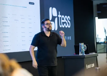 TESS AI apresenta Human-AIs e inaugura uma nova era de colaboração entre pessoas e agentes de IA