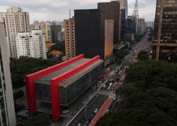 Brasil cai sete posições e fica em 65º lugar em ranking global de competitividade