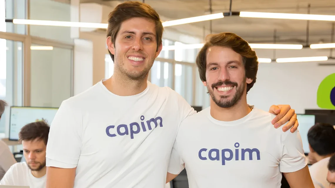 Marcelo Lutz e Roberto Biselli, cofundadores da Capim: Brasil é referência em odontologia, mas milhões de brasileiros não têm acesso a tratamento (Divulgação)